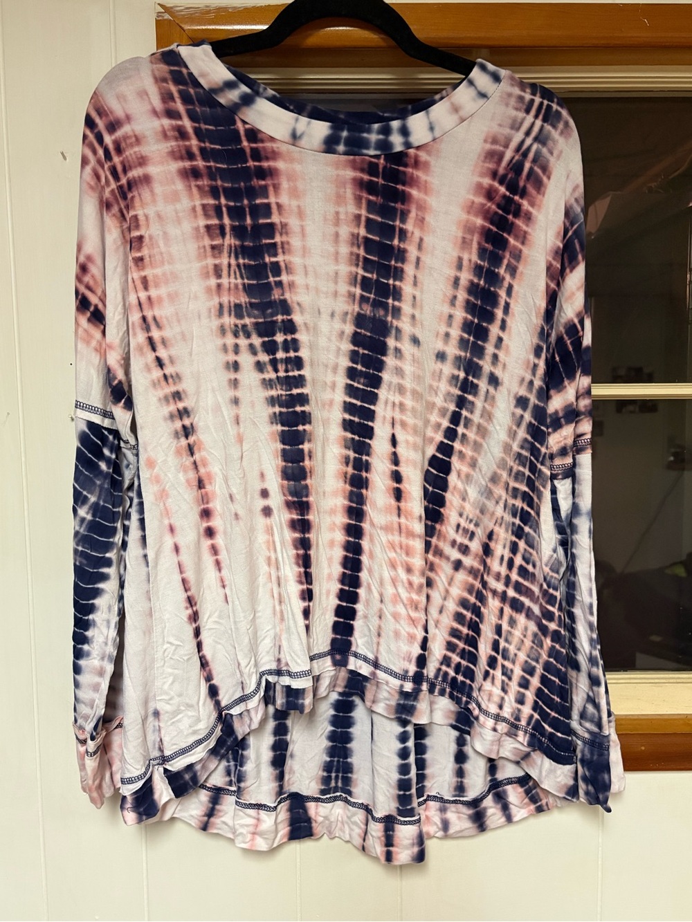 Tie-Dye Long Sleeve Scoop Neck Top in Pink & Navy